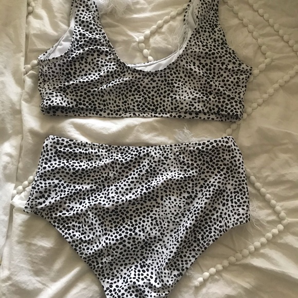 Bikini - Picture 3 of 3